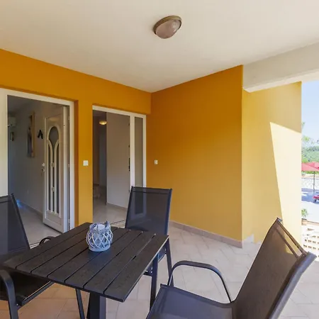 Nyaraló Kosic By Interhome